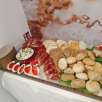 Catering - snack i finger food za godišnjicu salona ljepote
